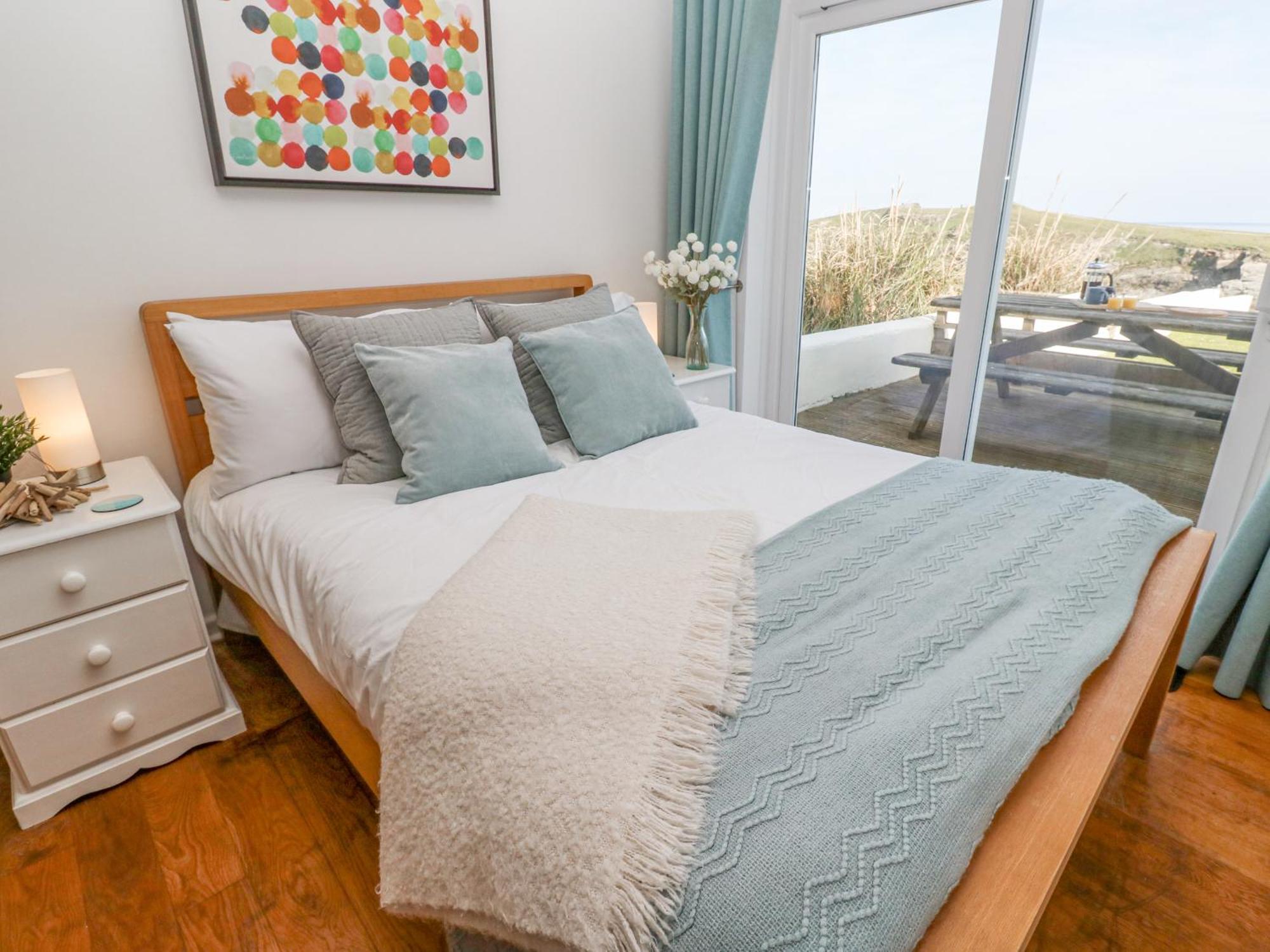 Apartment Island View