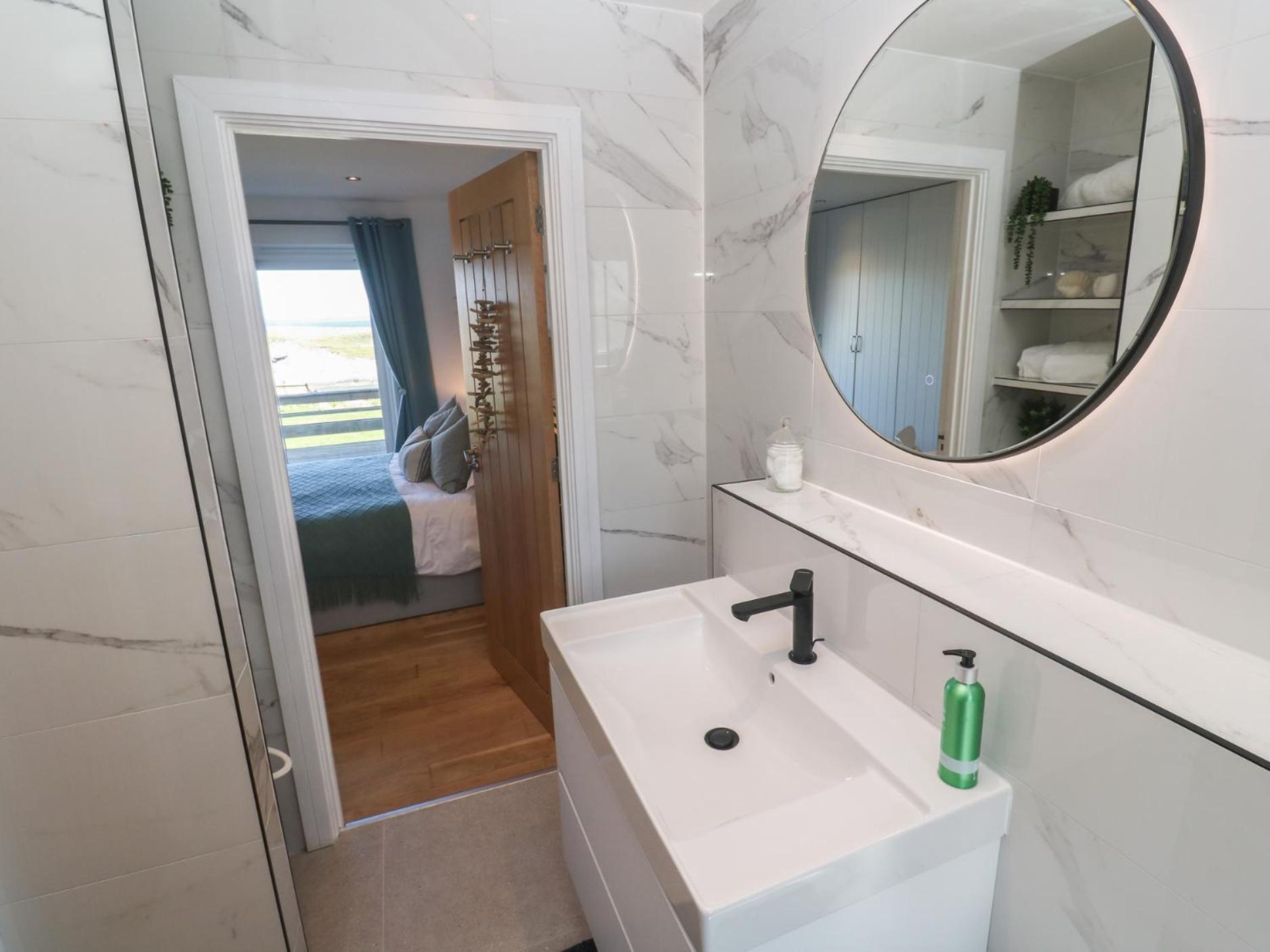 Island View Apartment